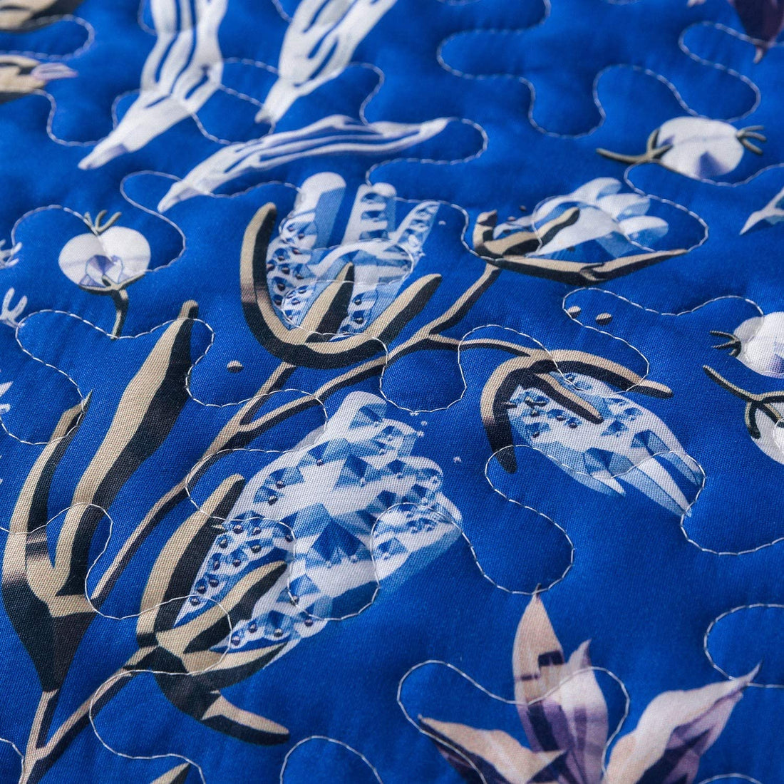 Microfiber Reversible Quilt, Sham in Summer Floral Blue Sky Pattern